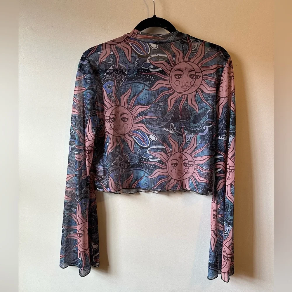 ✨5/$25 Celestial Mesh Cropped Crewneck Shirt Bell Sleeve Boho Hippie - Picture 4 of 4